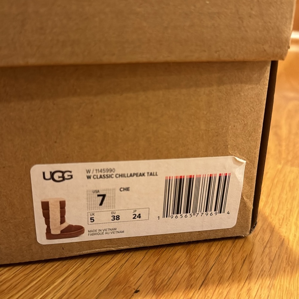 NIB New In Box UGGs - Picture 8 of 10